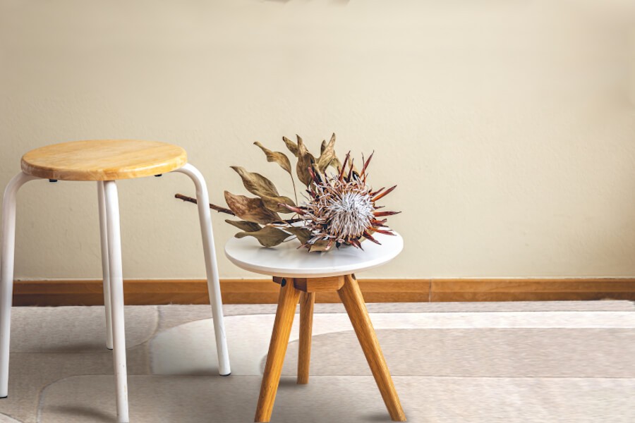 Design minimaliste s'intégrant parfaitement avec une décoration naturelle.