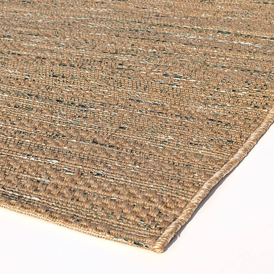 Détail des finitions résistantes et du mélange de couleurs chinées.