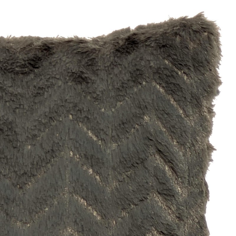 Détail de la fausse fourrure vert kaki montrant la qualité du relief sculpté.