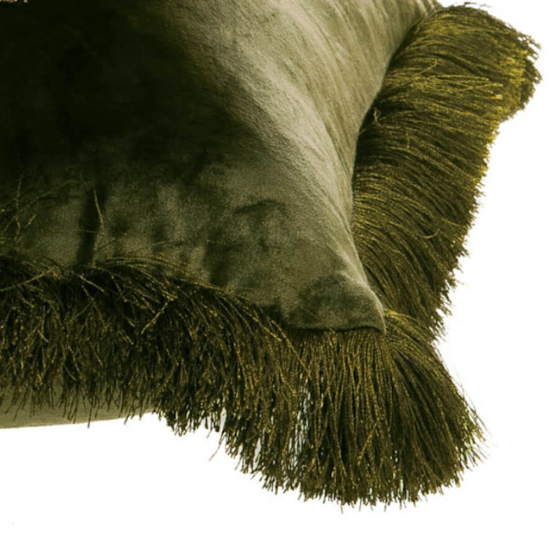 Zoom sur la texture du velours vert et la finition des franges.