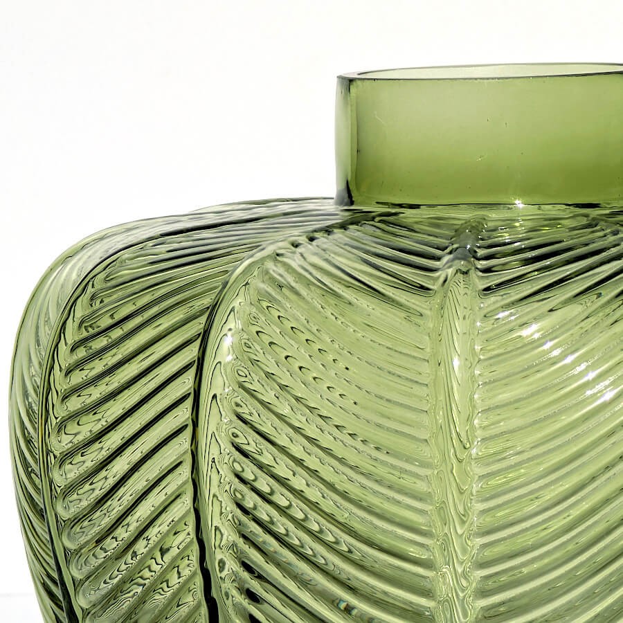 Vase verre feuillage vert en relief H16,5 cm | Deco-Delight.com