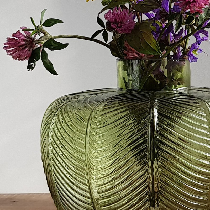 Vase verre feuillage vert en relief H16,5 cm | Deco-Delight.com