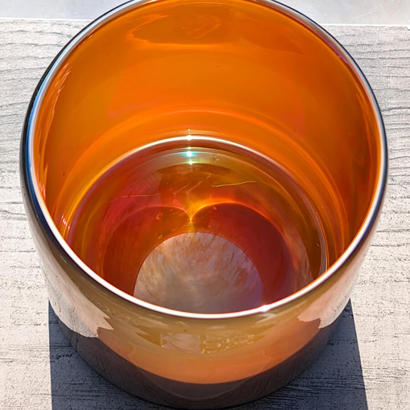 Vue intérieure du photophore révélant le verre orange ambré.