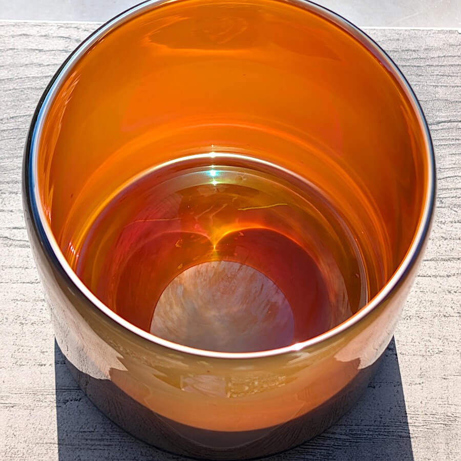 Vue intérieure du photophore révélant le verre orange ambré.