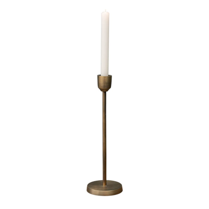 Silhouette minimaliste et raffinée du grand chandelier or mat.