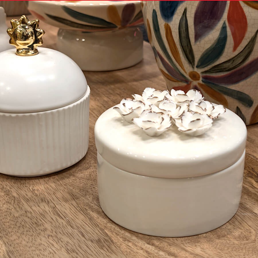 Boîte en Porcelaine Blanche et Fleurs Dorées H8 cm | Deco-Delight