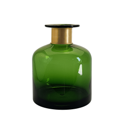 Vase bouteille vert col laiton doré  | Deco-Delight.com
