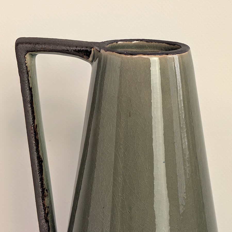 Pichet terre cuite motifs vert de gris H29 cm | Deco-Delight.com