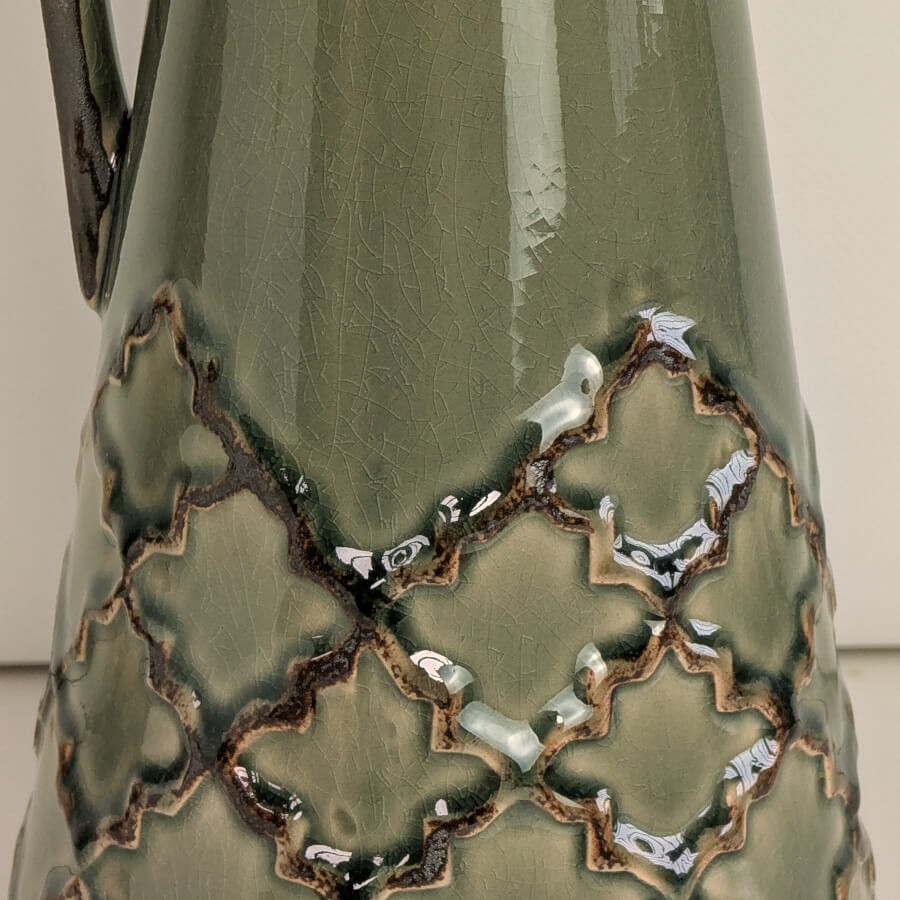 Pichet terre cuite motifs vert de gris H29 cm | Deco-Delight.com