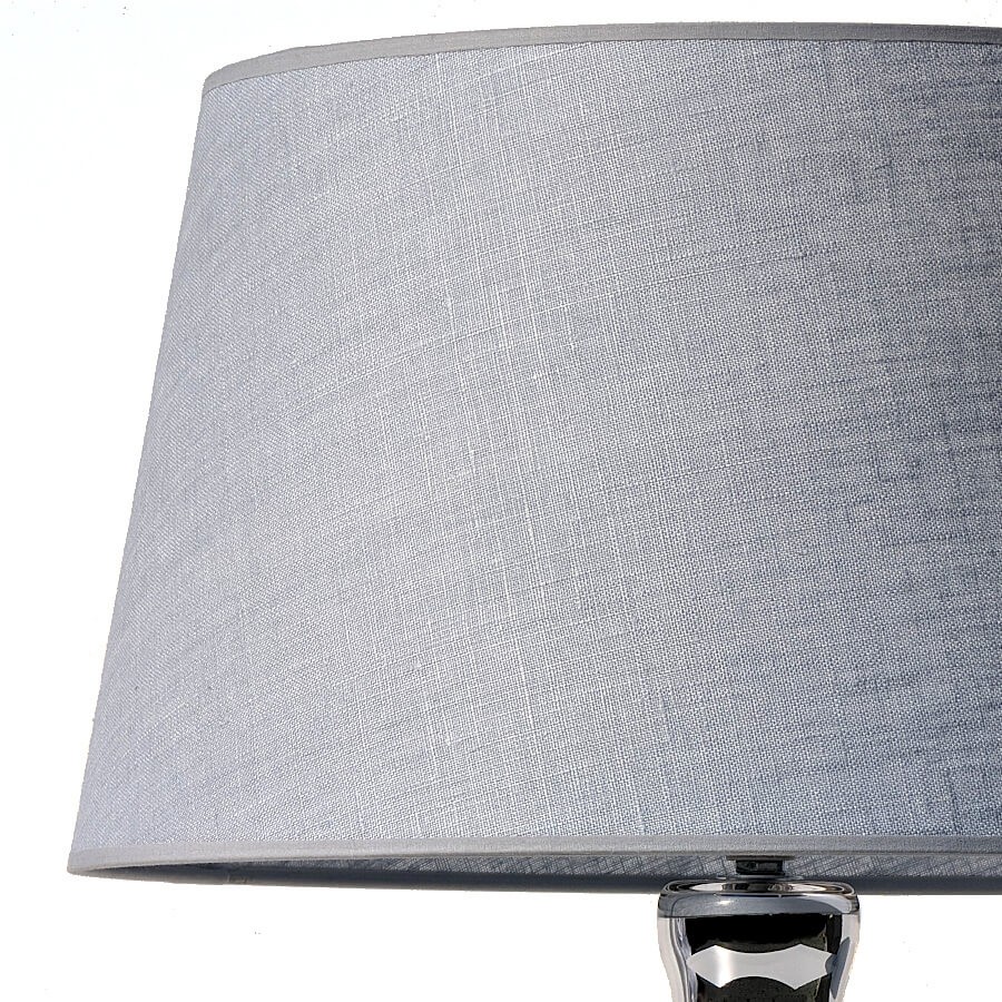 Zoom sur le tissage de l'abat-jour en lin cendré de 40 cm de diamètre.