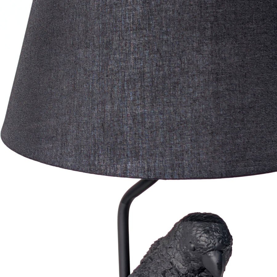 Détail de la texture du coton de l'abat-jour noir.