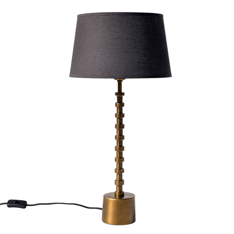 Lampe Totem à poser avec pied colonne doré à anneaux et abat-jour gris anthracite, hauteur 61 cm.