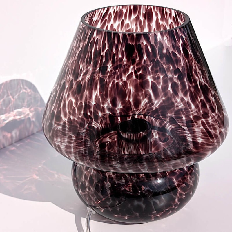 La lampe champignon éteinte, mettant en avant son design de sculpture artisanale.