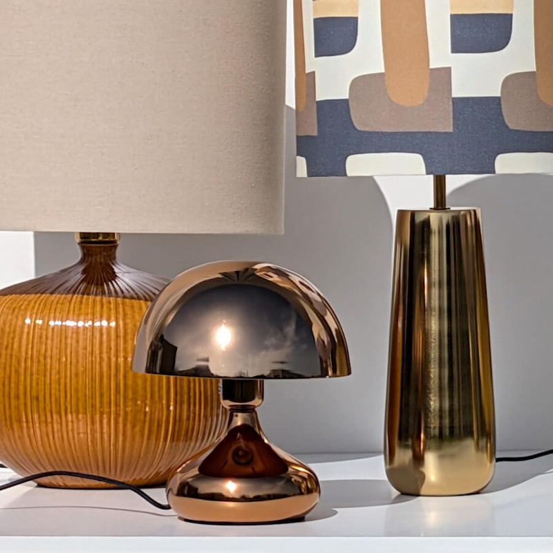 Composition déco avec la lampe champignon cuivrée et autres luminaires design de la collection Deco-Delight.