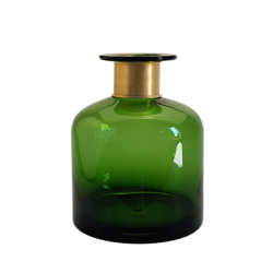 Vase bouteille vert col laiton doré  | Deco-Delight.com