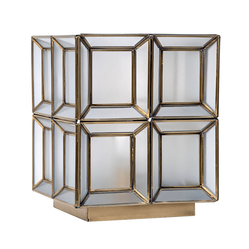 Lampe à poser cubique design Art Déco en métal doré et verre givré, hauteur 30 cm.