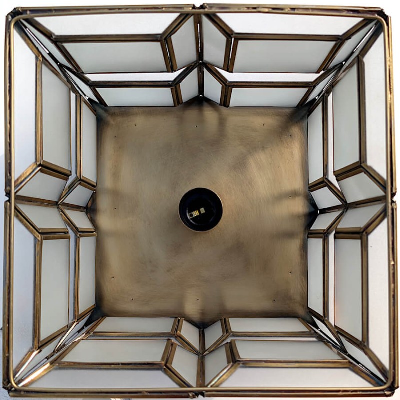 Vue plongeante (top-view) sur le socle et la douille, illustrant la structure interne dorée, impressionnante.