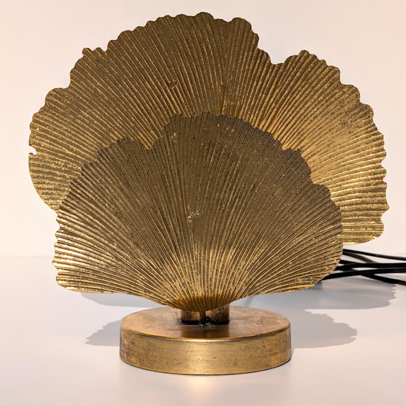 Vue d'ensemble de la lampe illustrant son déploiement majestueux.