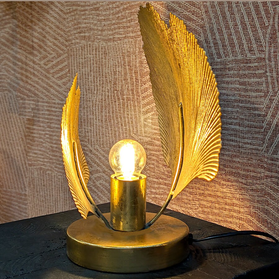 Vue de profil avec focus sur la douille E27 et le montage entre les deux feuilles.