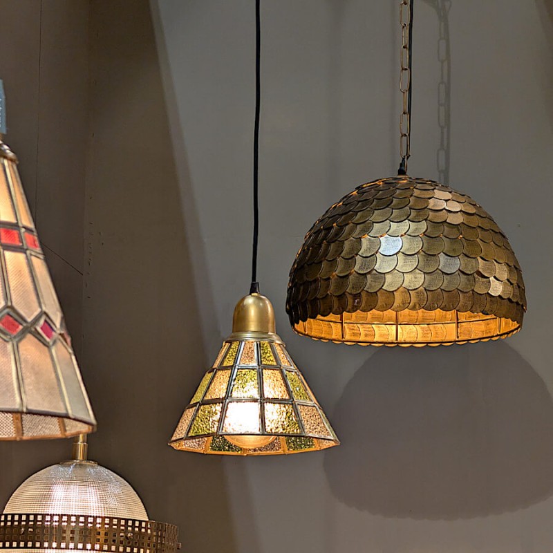 Comparaison de style avec d'autres suspensions de la collection Deco-Delight aux designs variés.