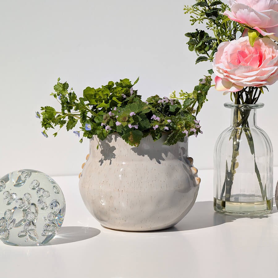 Cache-pot Artisanal Grès Beige Moucheté à Picots | Deco-Delight