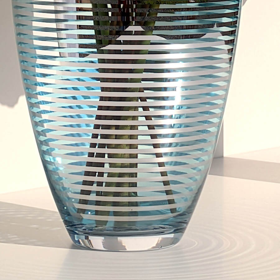 Vase lignes turquoises et argentées  | Deco-Delight.com