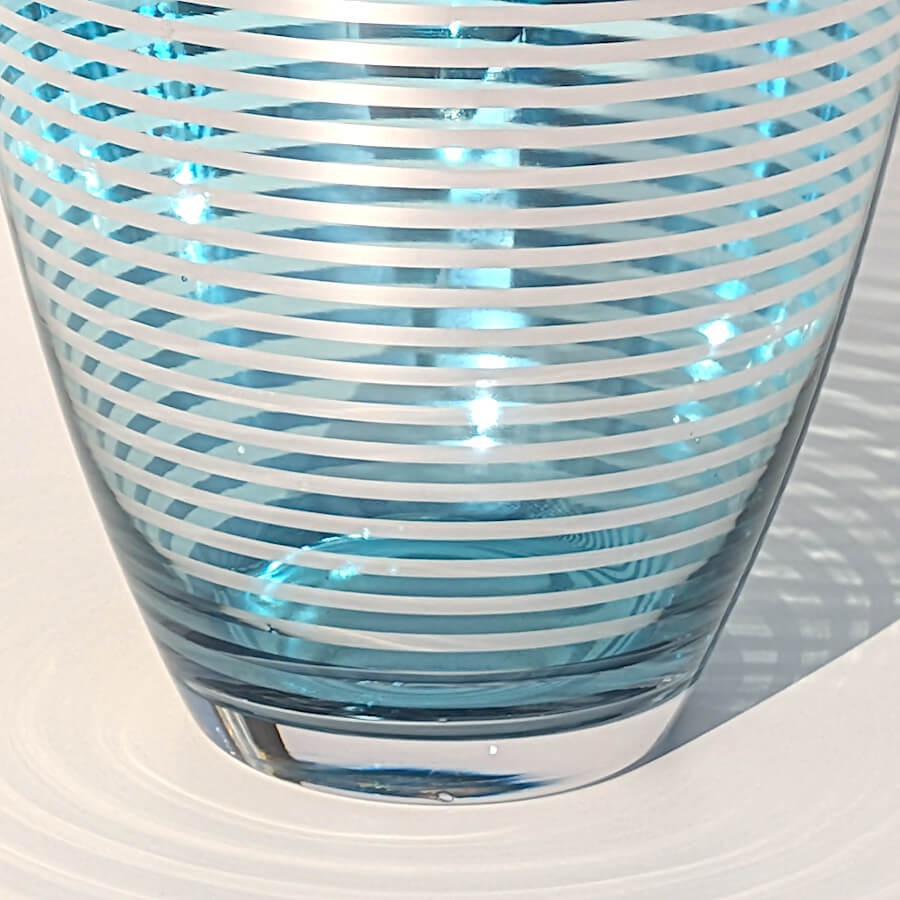 Vase lignes turquoises et argentées  | Deco-Delight.com