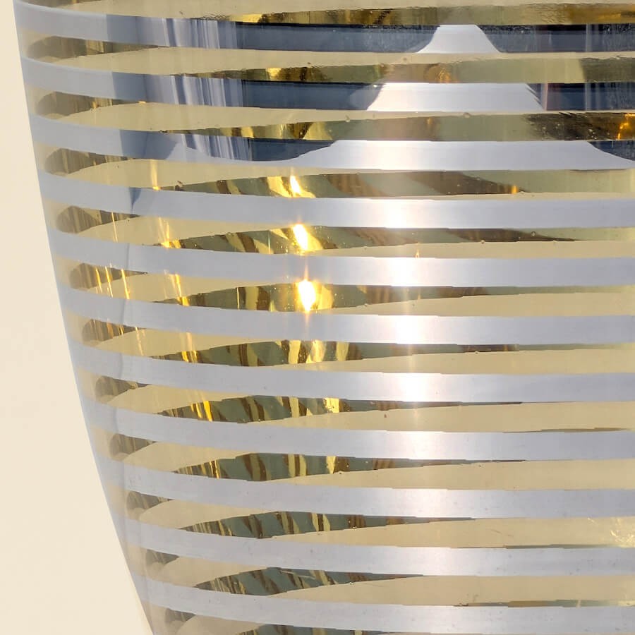 Vase lignes argentées et dorées en verre  | Deco-Delight.com
