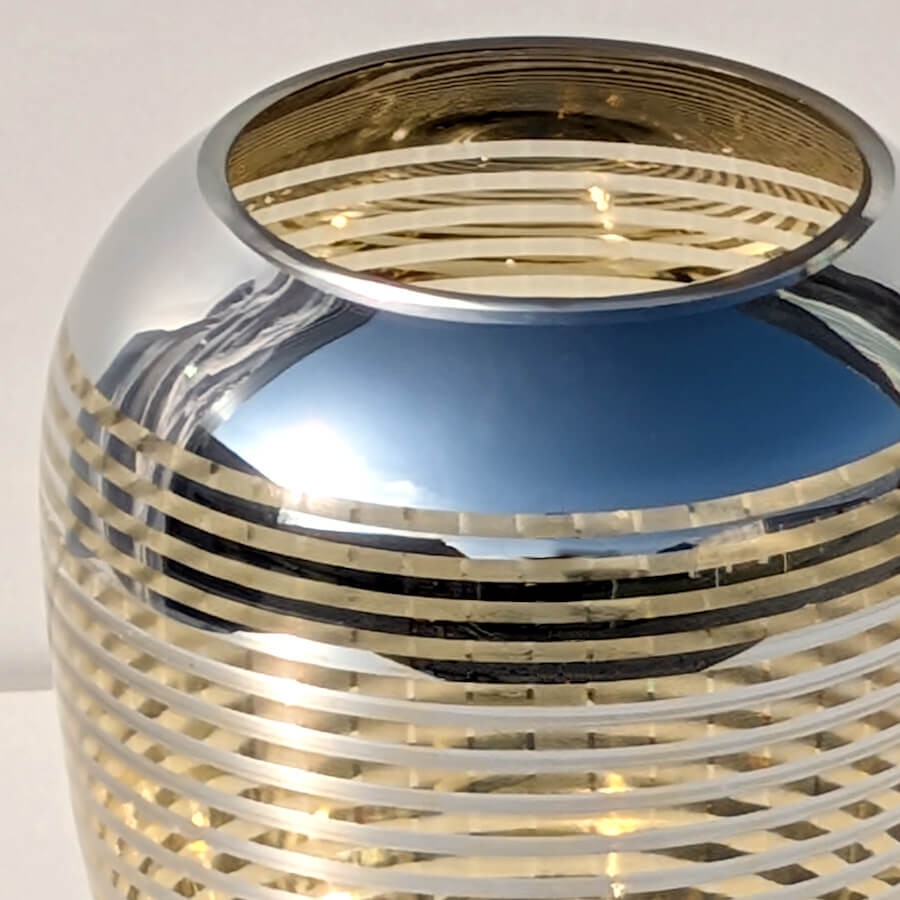 Vase lignes argentées et dorées en verre  | Deco-Delight.com