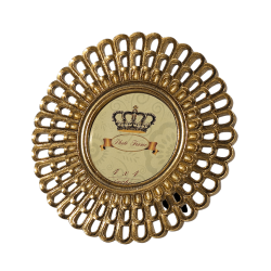 Vue de face du cadre photos Paon montrant le motif de boucles géométriques.