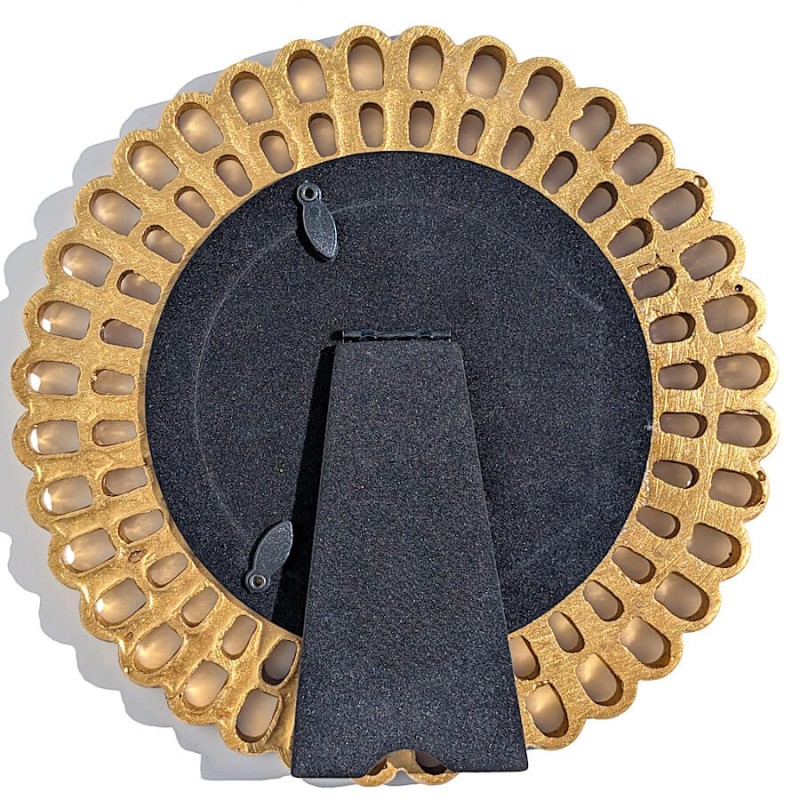 Vue arrière montrant le pied chevalet et le système d'attache de la photo.