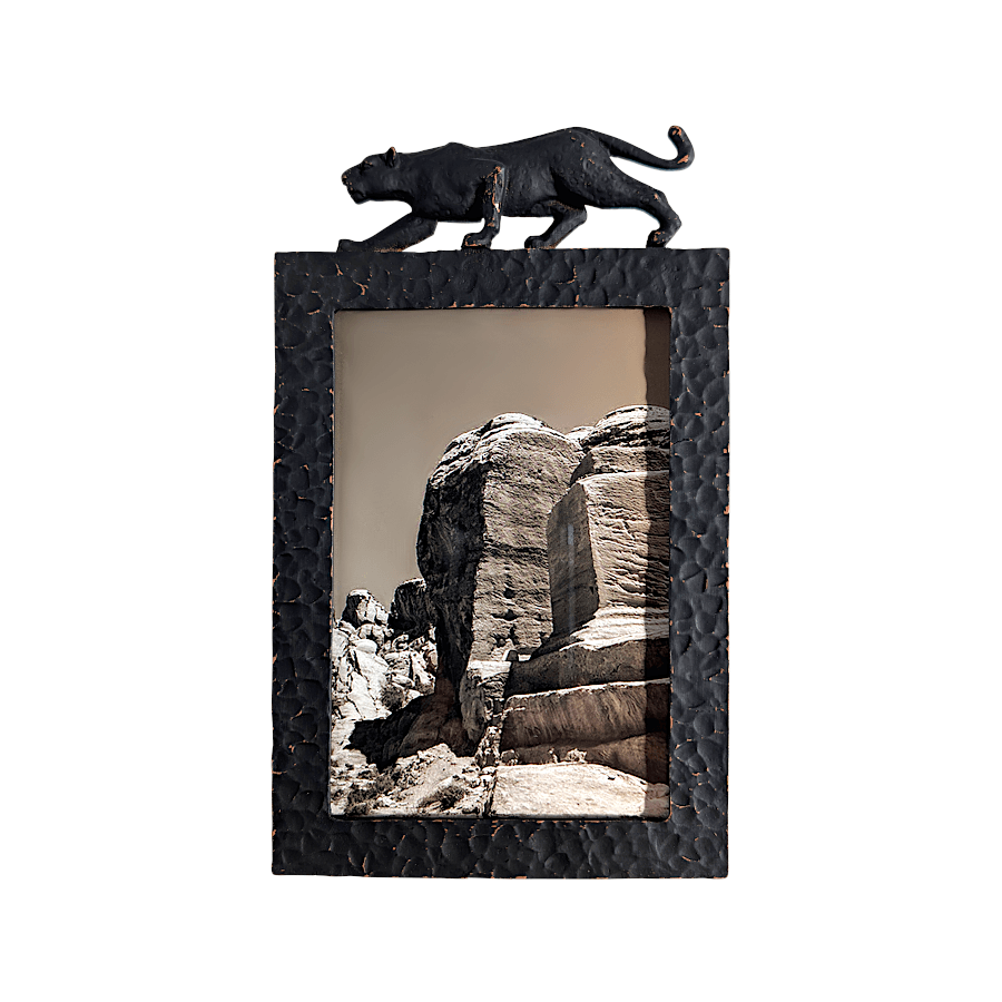 Vue de face du cadre photo avec une photo 10x15 cm de canyon, mettant en avant la panthère noire sur le dessus.