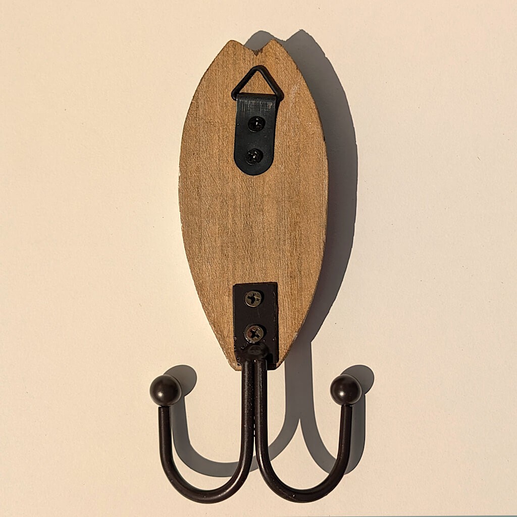 Vue arrière montrant le système de fixation métallique au dos.