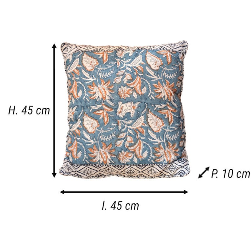 Informations techniques du coussin : dimensions 45 x 45 cm et épaisseur 10 cm.