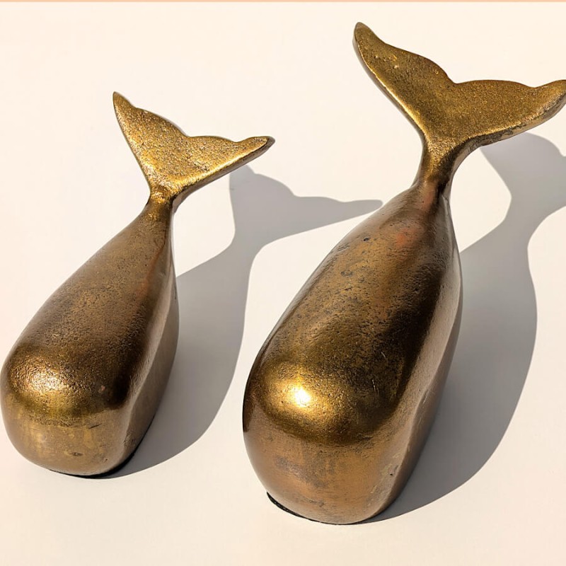 statuette-baleine-dore-patine-h8-metal-style-minimaliste