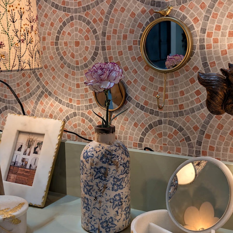 Vase-bouteille-motifs-fleuris-h23-bleu-emaille-artisanal