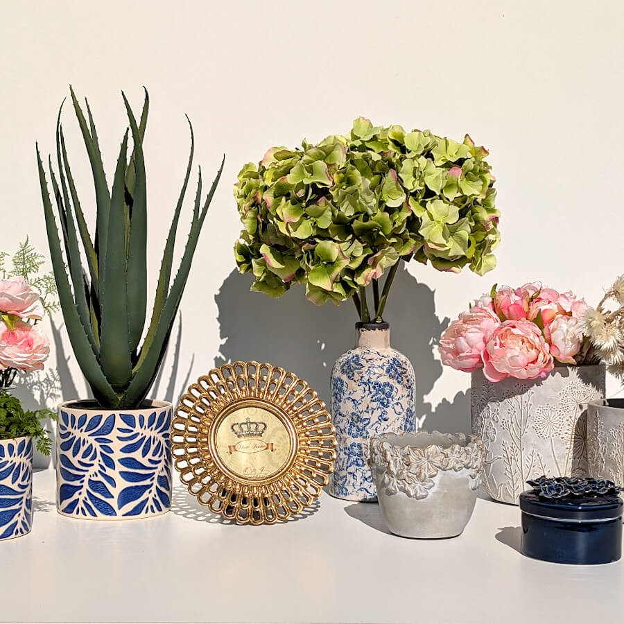 Vase-bouteille-motifs-fleuris-h23-bleu-emaille-artisanal