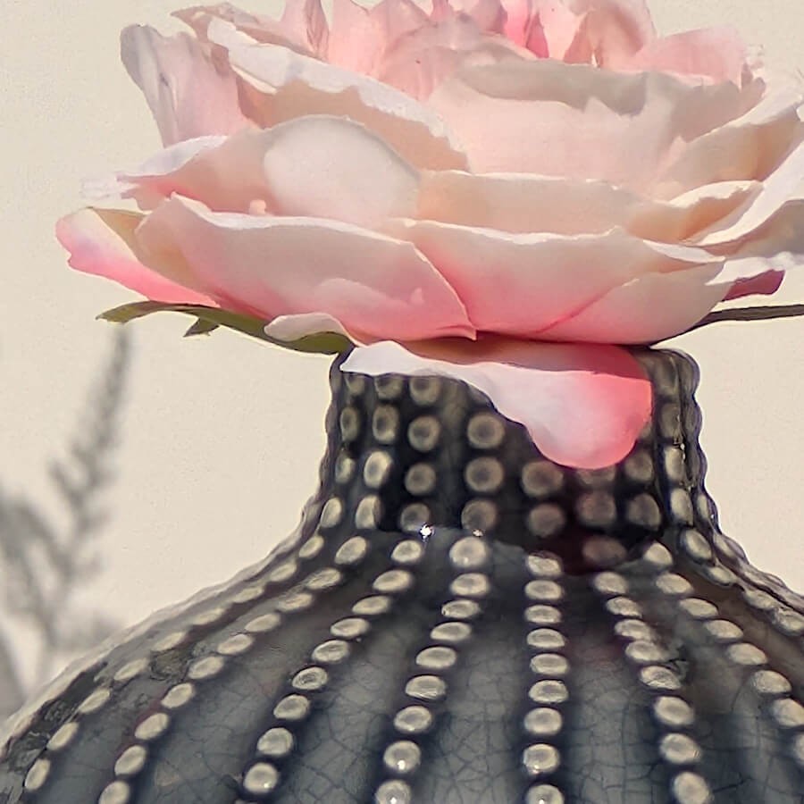 Vase boule oursin en céramique H12 cm | Deco-Delight.com
