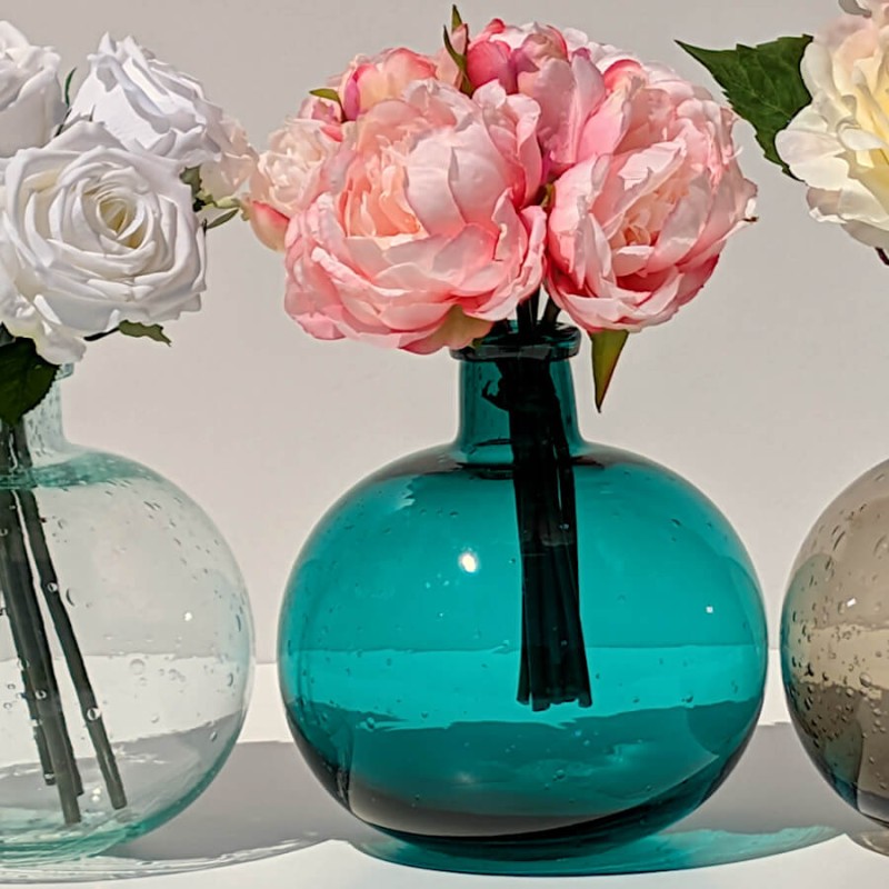 La couleur turquoise de ce vase en verre bullé apporte un air de fête à vos cérémonies.