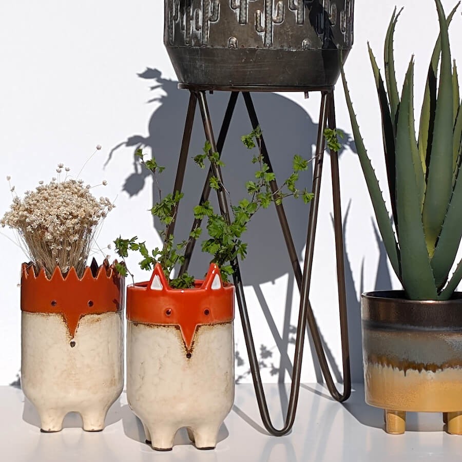 Cache-pot Hérisson Stylisé sur Pieds en Céramique terre battue et Beige - H20 cm