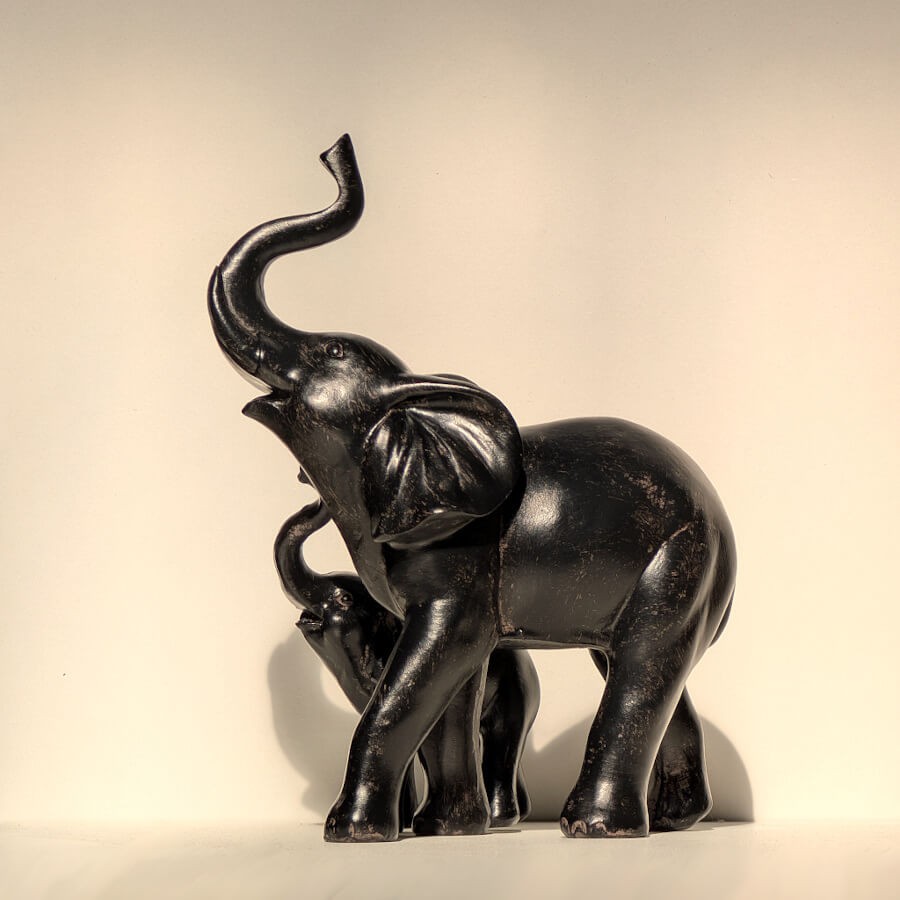 Figurine-elephant-maman-bebe-h19-noir-resine-authentique