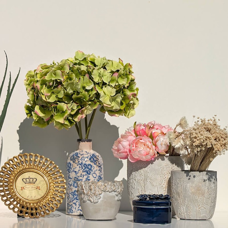 Cache-pot-texture-motif-floral-dore-h14-ciment