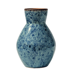 Image de couverture : Vase en céramique élancé avec motifs floraux bleus denses et col bordé de terre cuite.