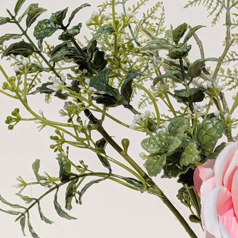 Composition-roses-feuillage-artificielles-h34-vase-verre