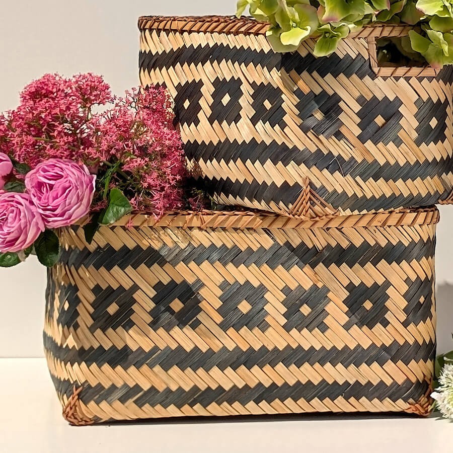 Panier bambou tressé noir naturel L43 cm | Deco-Delight.com