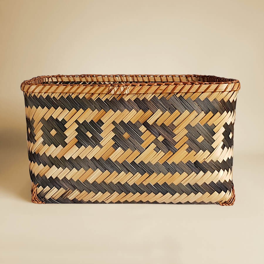 Panier bambou tressé noir naturel L43 cm | Deco-Delight.com