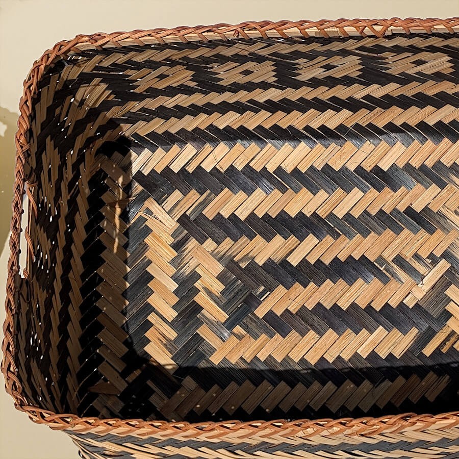 Panier bambou tressé noir naturel L43 cm | Deco-Delight.com