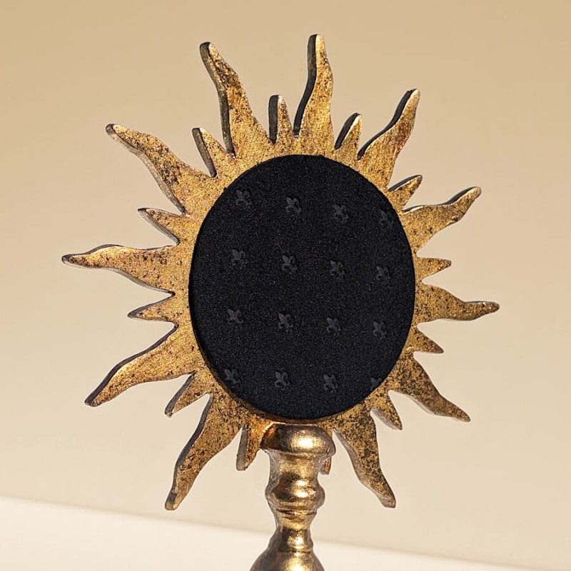 Vue arrière : Dos du miroir soleil sur pied intégralement revêtu de feutrine noire soignée.