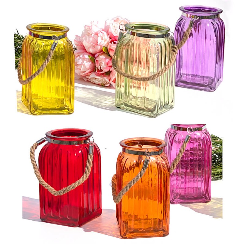 Palette de couleurs : Collection de photophores en verre teinté jaune, vert, fuchsia, rouge, orange et violet.
