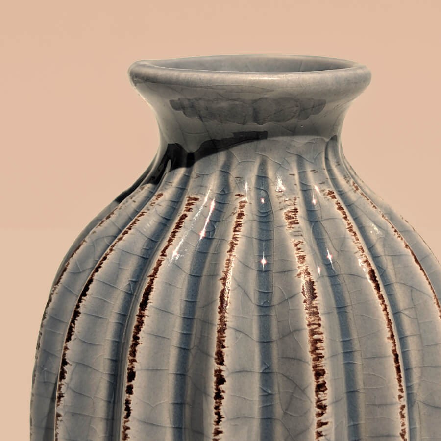 Vase plissé en céramique blanc H15  | Deco-Delight.com